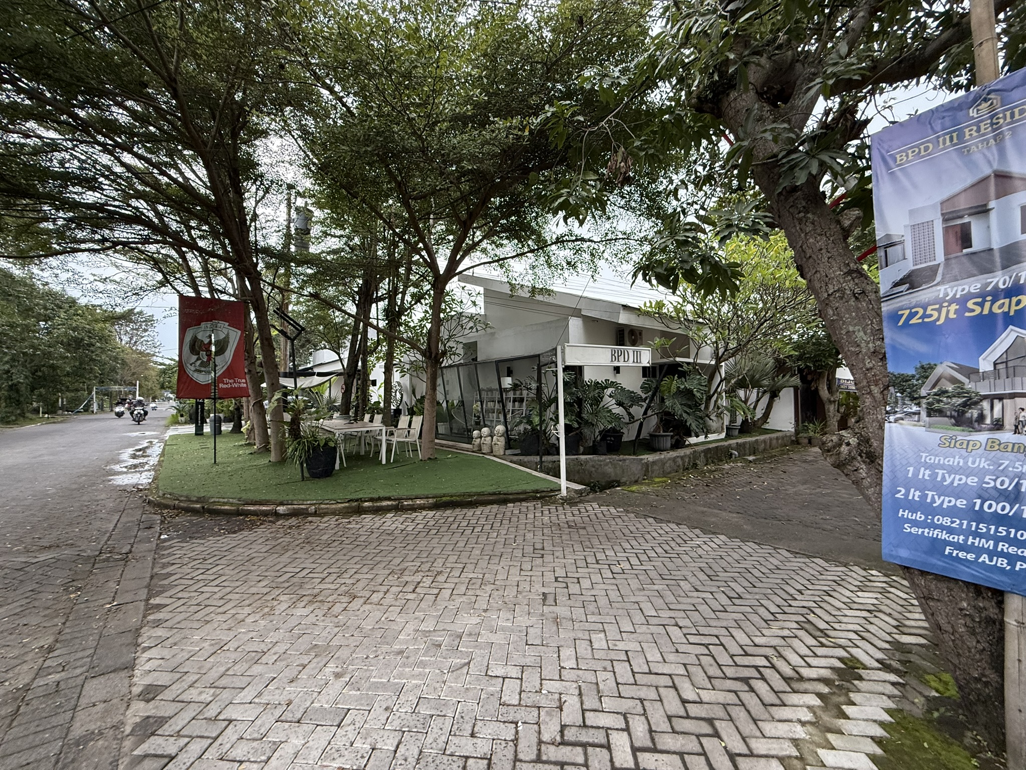 Tampak samping rumah