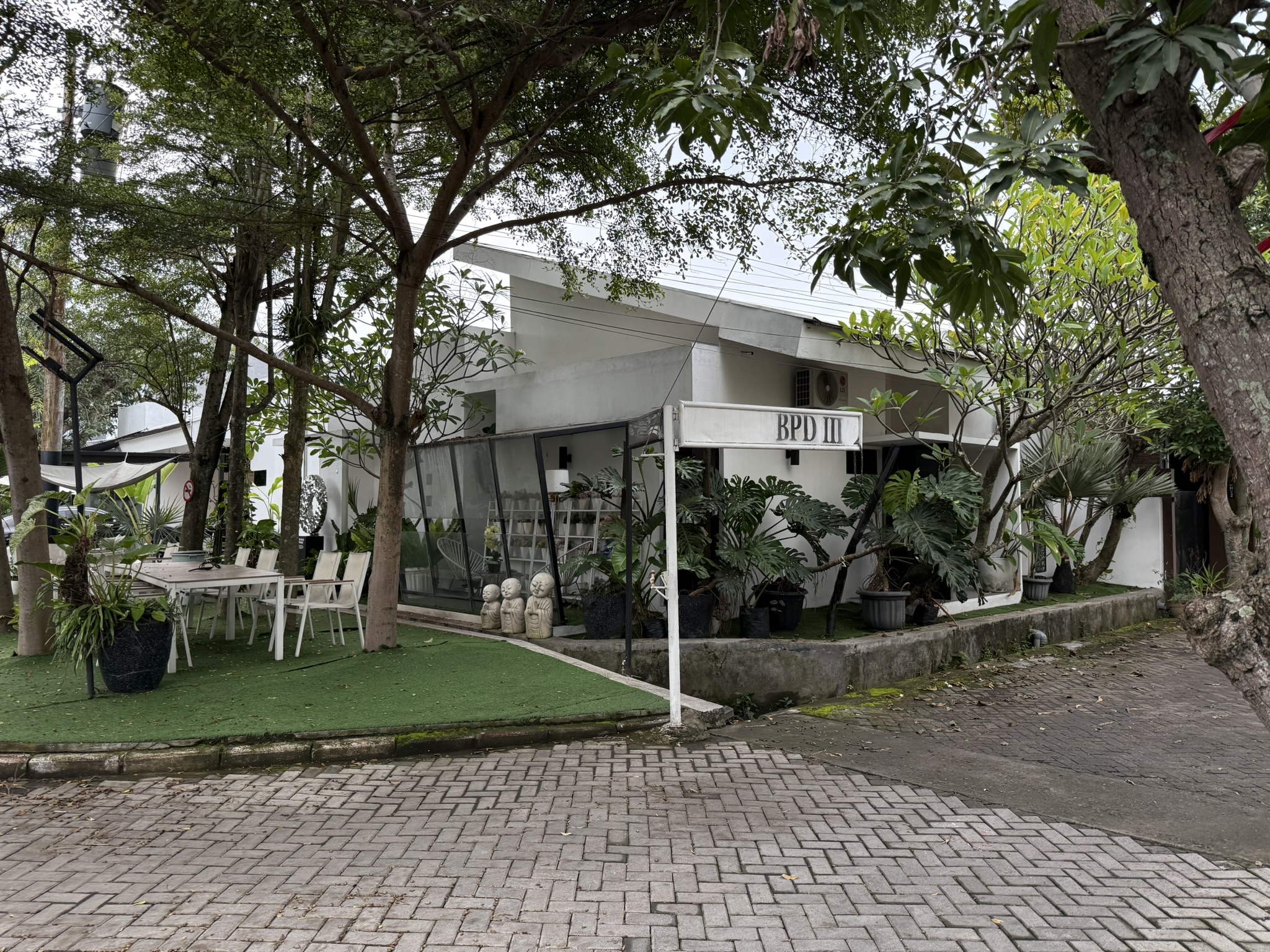 Tampak samping rumah