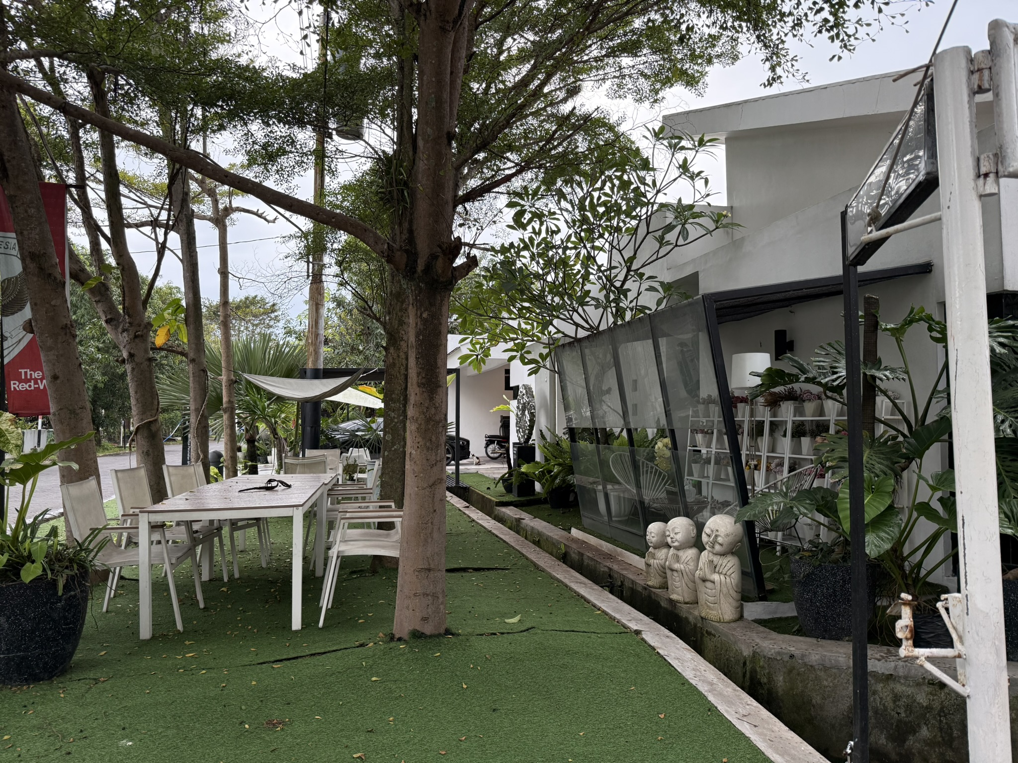 Tampak samping rumah